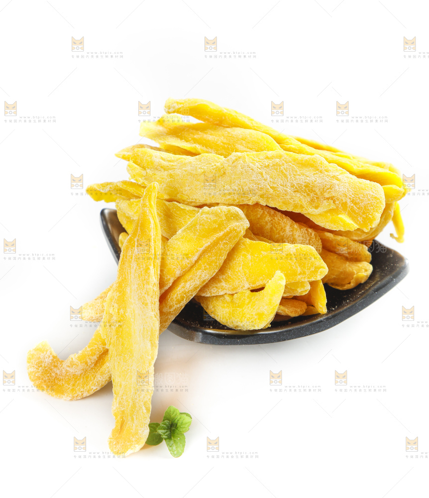 碟子里装着芒果片