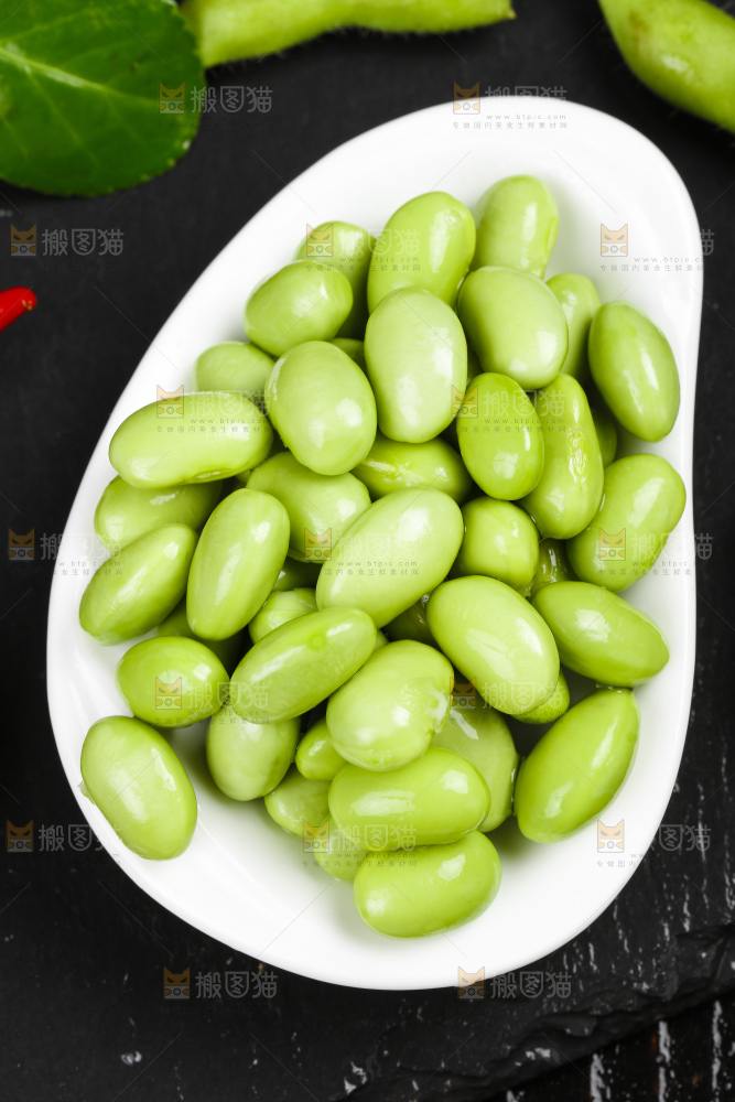 盘子里装着青豆