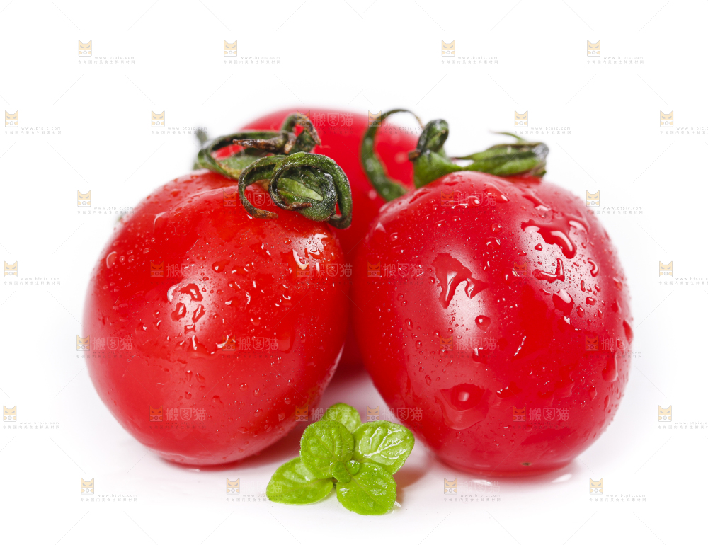 白底上放着樱桃小番茄