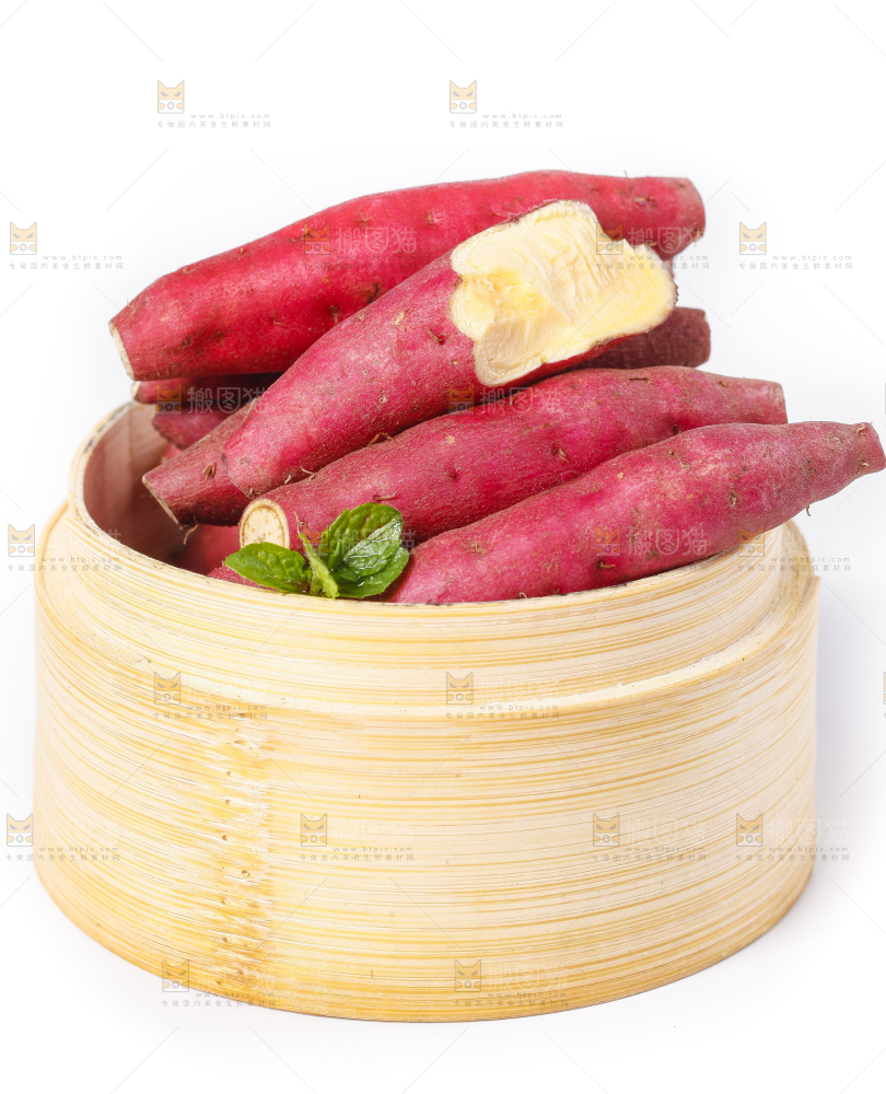 蒸笼里放着板栗红薯