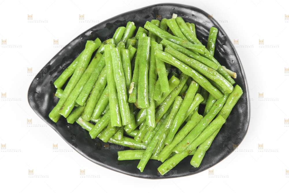 盘子里装着清炒豇豆