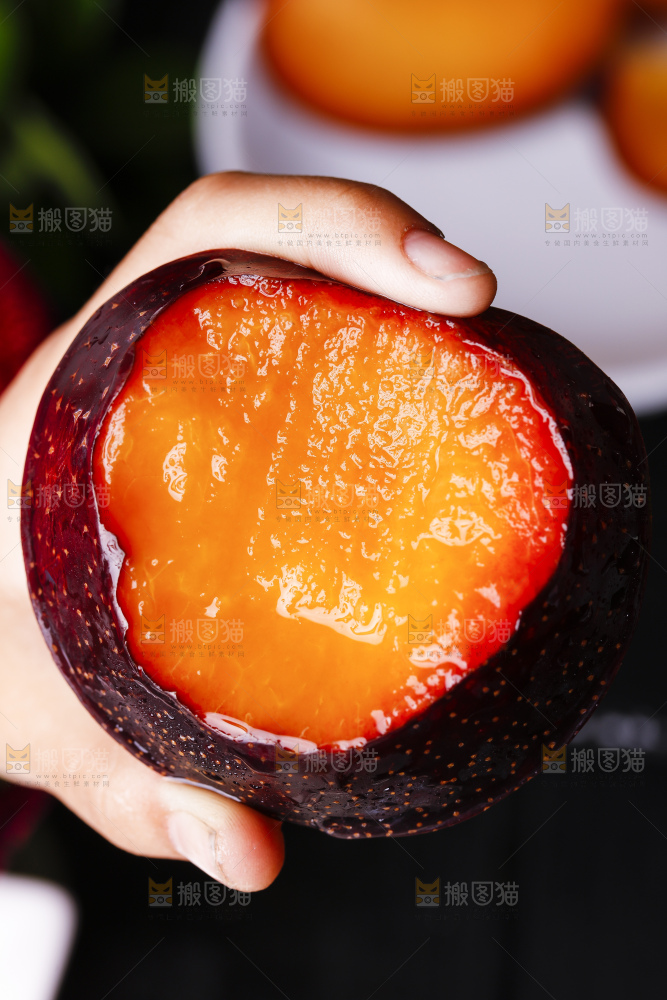 手里拿着黑布李