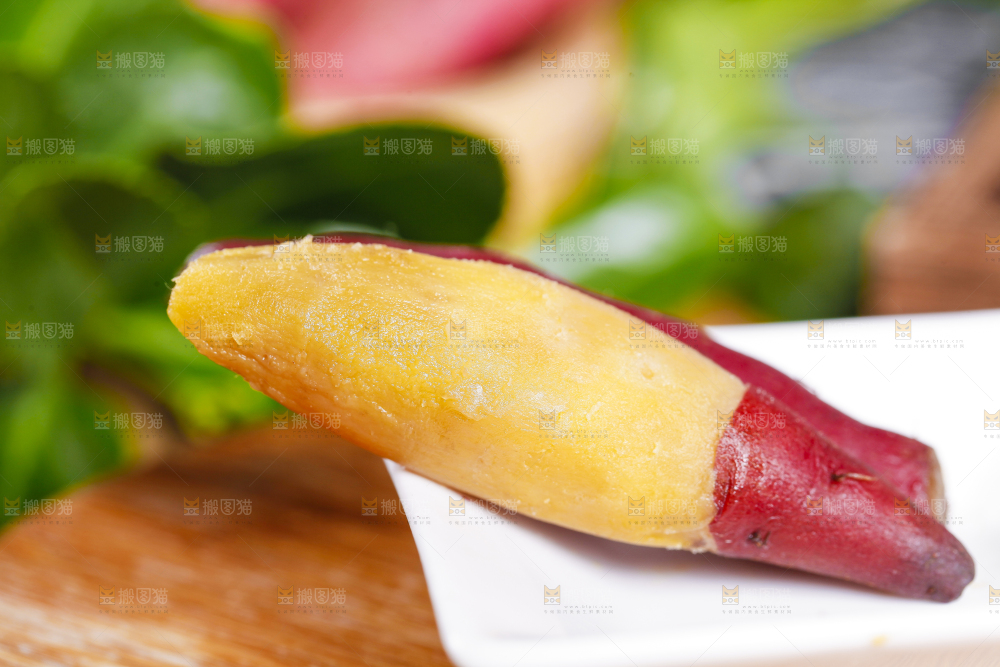 碟子里装着小蜜薯