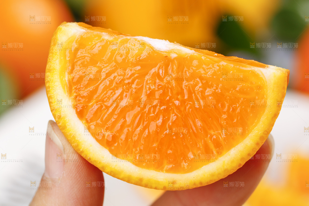 手里拿着沃柑
