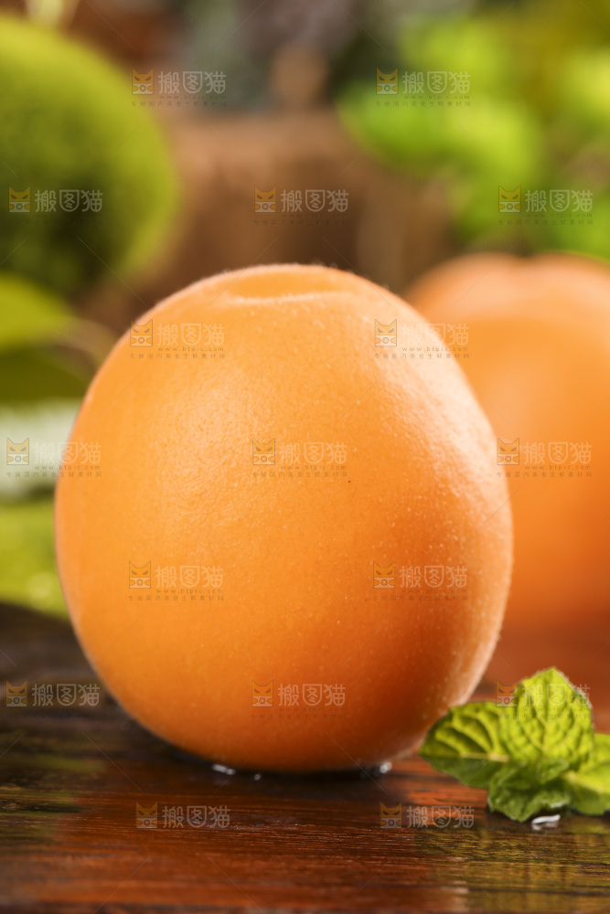 深底上摆放着烟台杏子