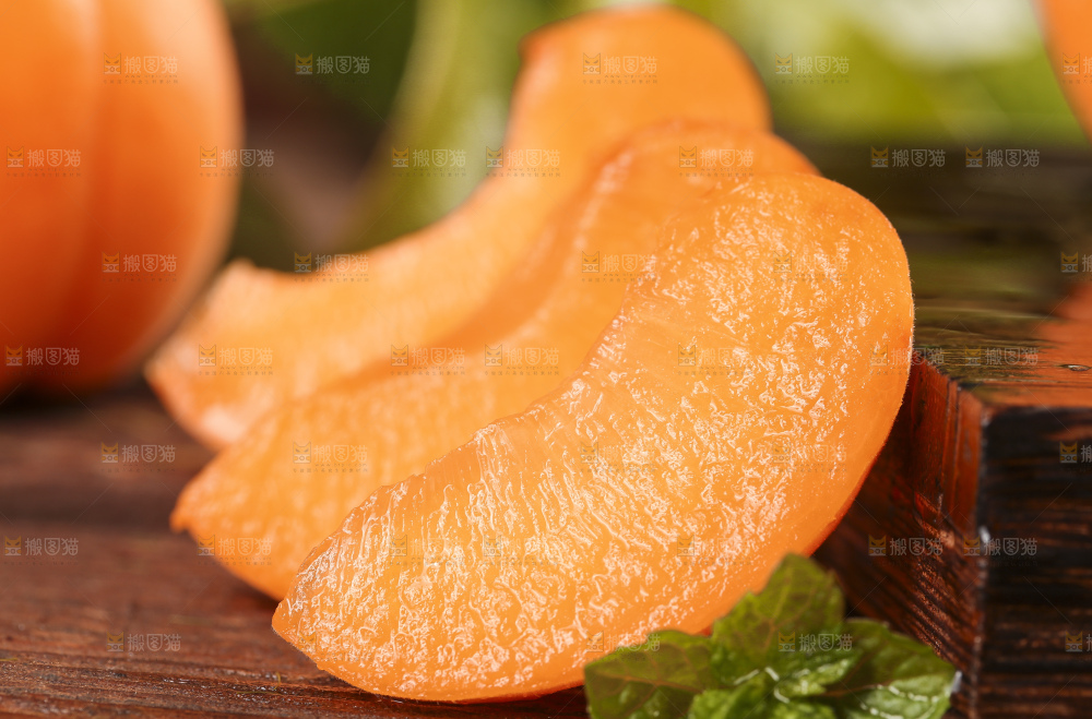 木底上摆放着大黄杏