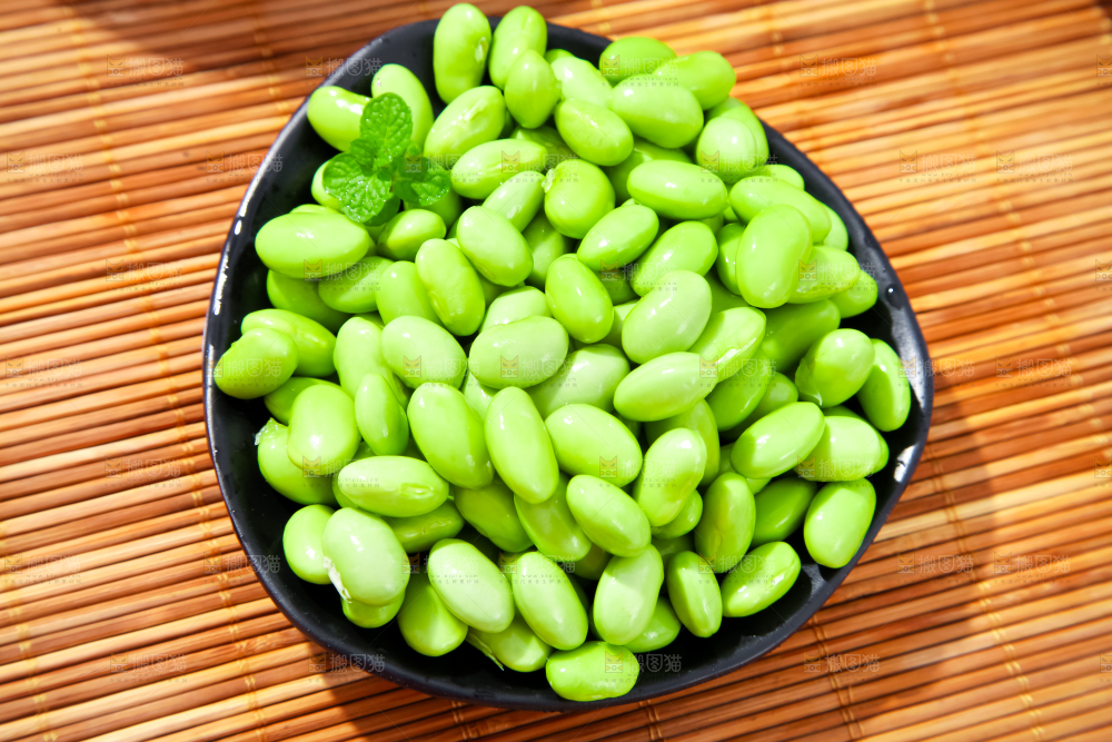 盘子里装着青豆