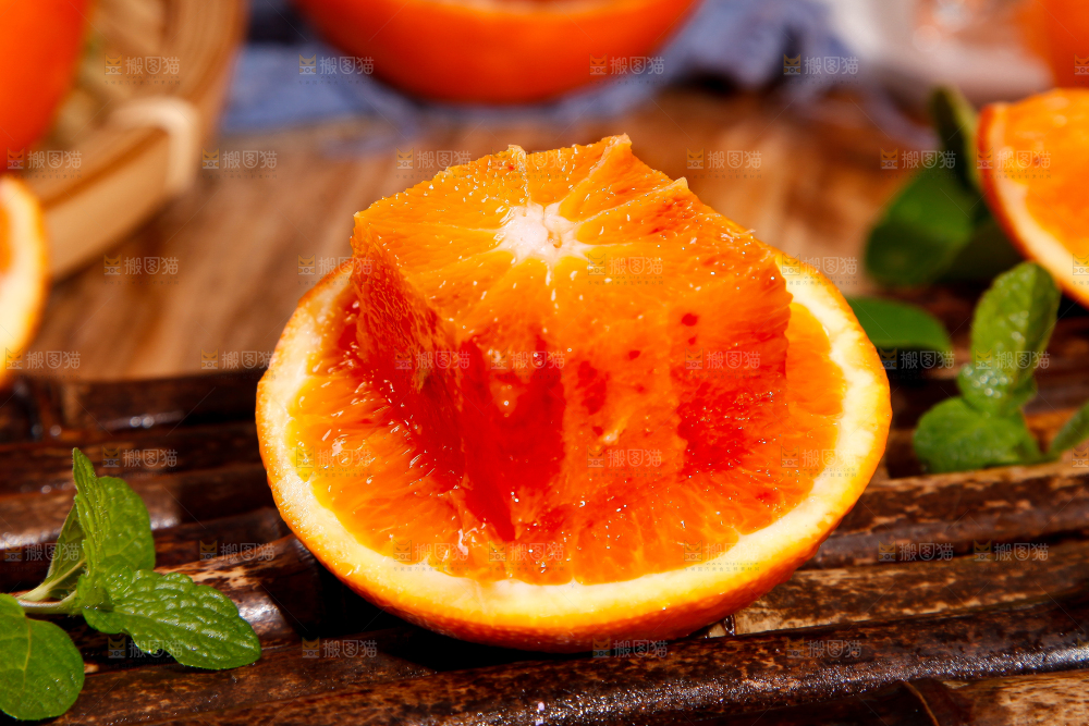 木底上放着玫瑰血橙