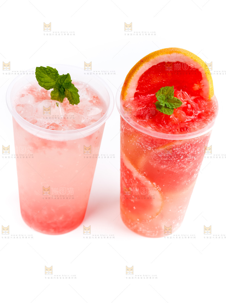 杯子里装着西柚果汁
