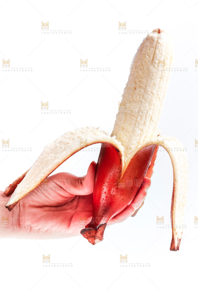 手里拿着红美人香蕉