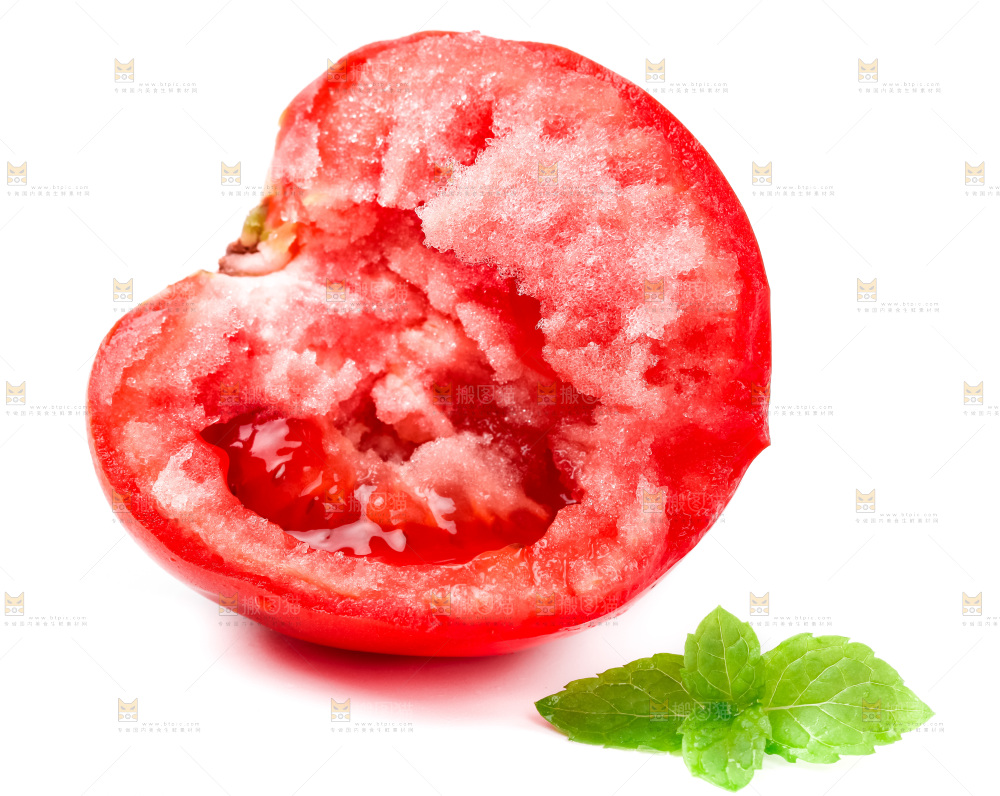 白底上摆放着沙瓤西瓜柿