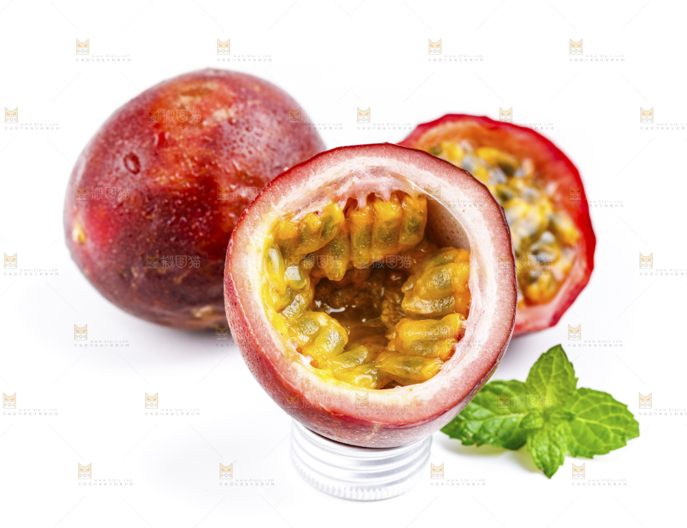 白底上摆放着广西紫皮百香果