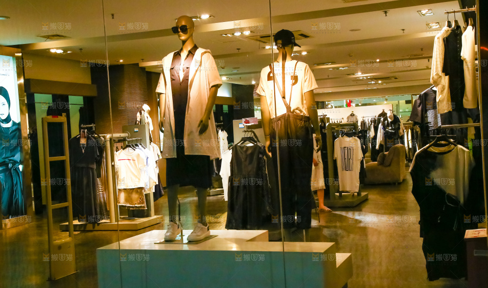 商场里的橱窗展示