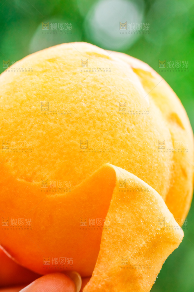 剥皮了的黄桃