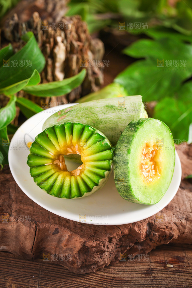 盘子里装着羊角蜜