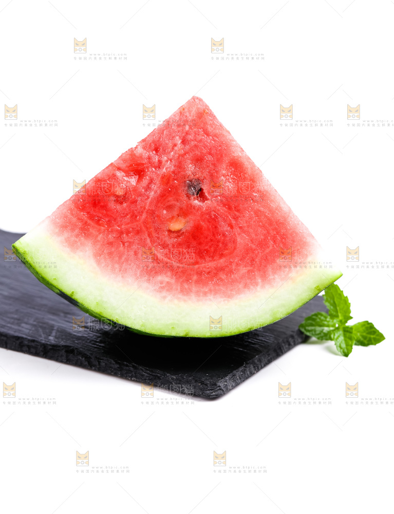 黑石板上摆放着麒麟瓜
