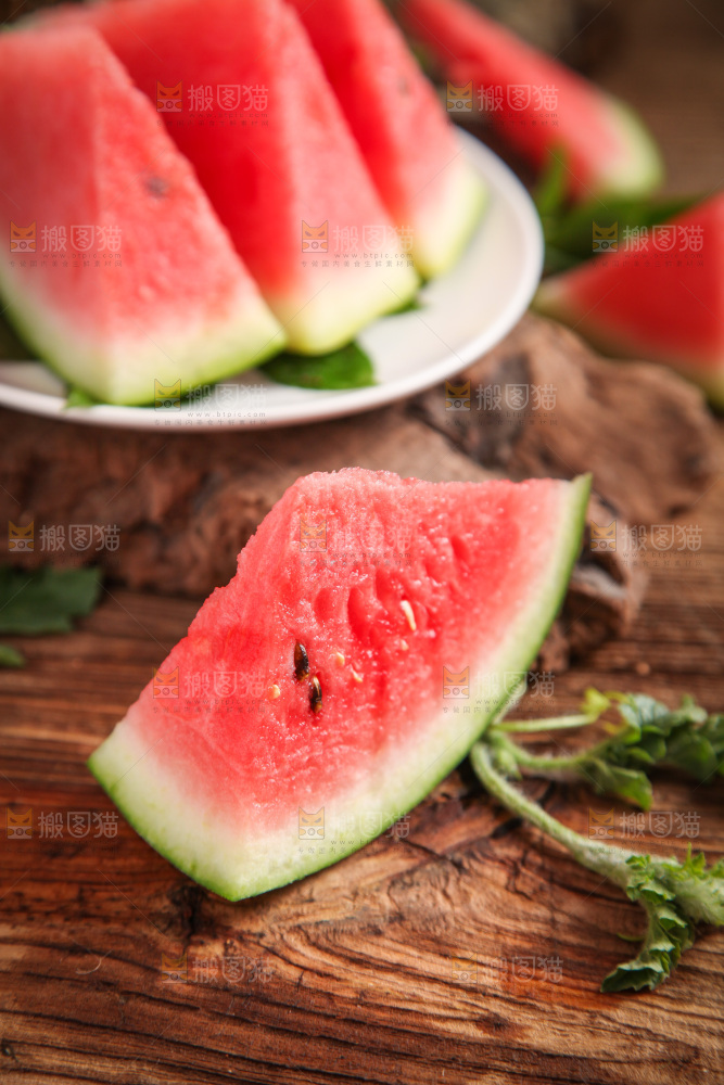 木底上摆放麒麟瓜