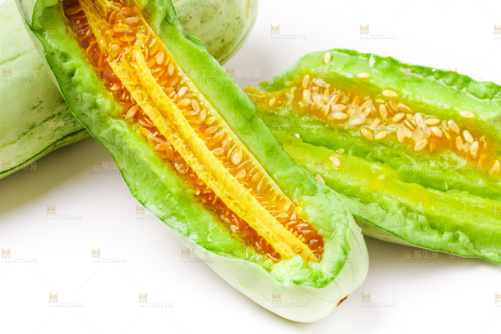 白底上摆放着羊角蜜