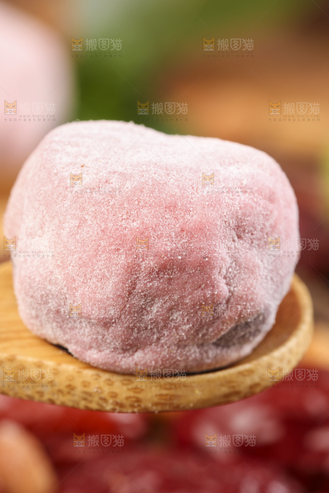 勺子里的草莓味奶枣