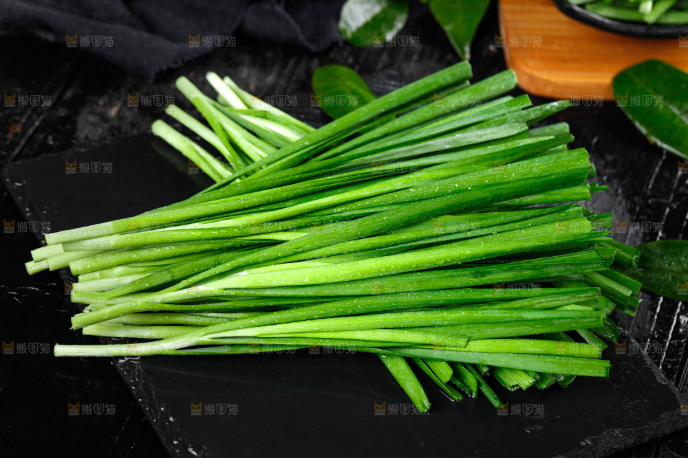 黑石板上的韭菜