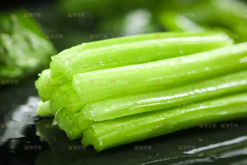 深底上的一把香芹