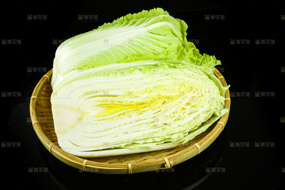 黑底上的黄心大白菜