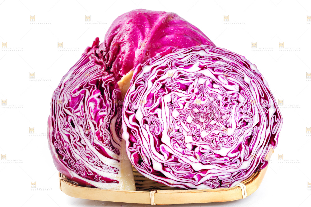 篮子里放着紫椰菜