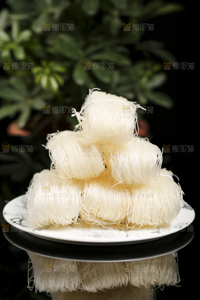 盘子里装着江西粉丝