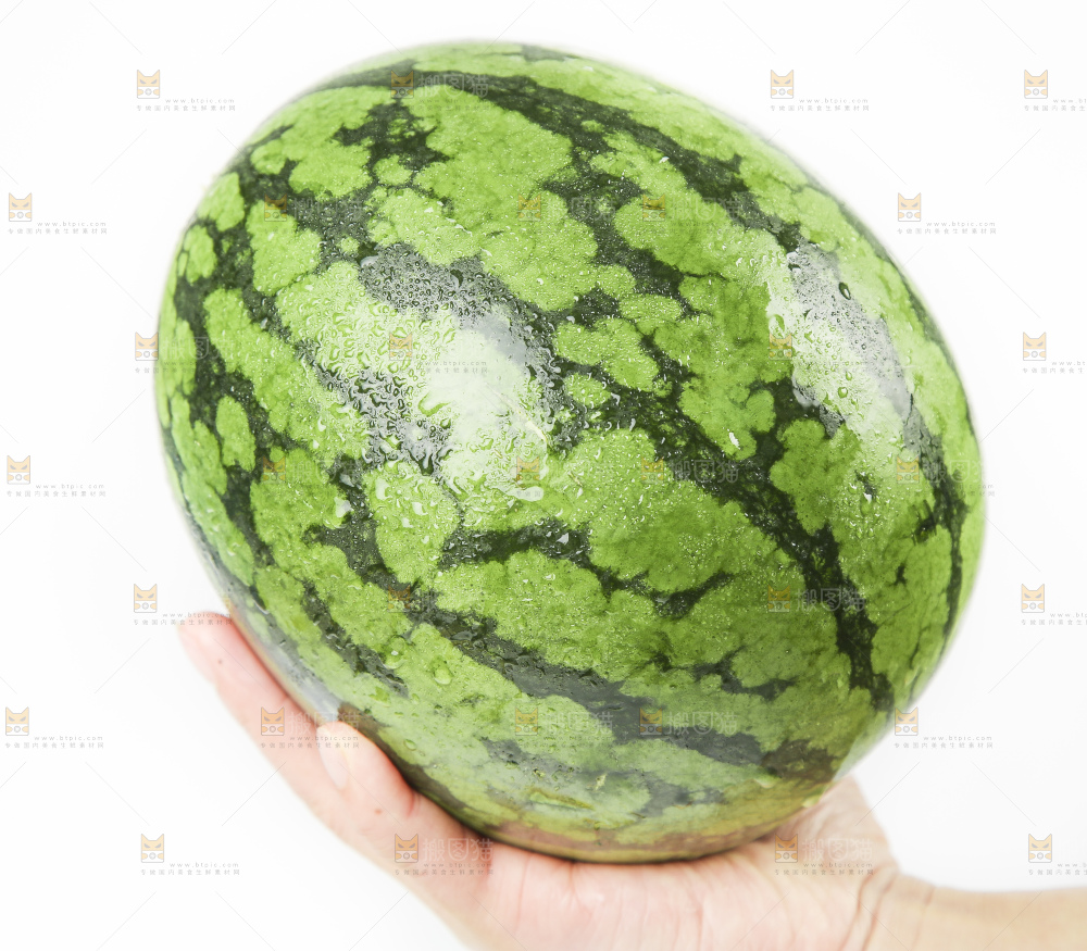 手拿黄心甜西瓜