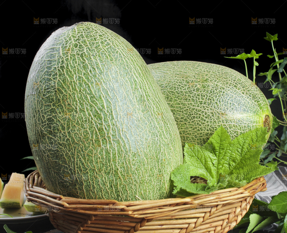 黑底上放着一筐西州蜜25号