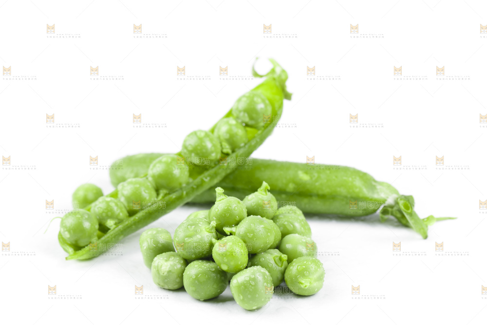 白底上放着豌豆荚