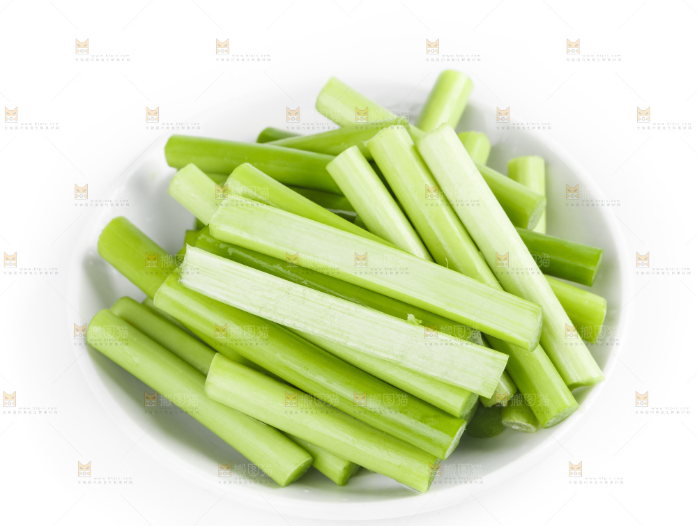 白底上摆放着嫩蒜苔