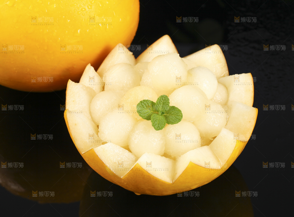 黑底上放着陕西黄河蜜瓜