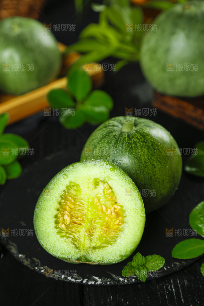 黑底上放着绿宝石甜瓜