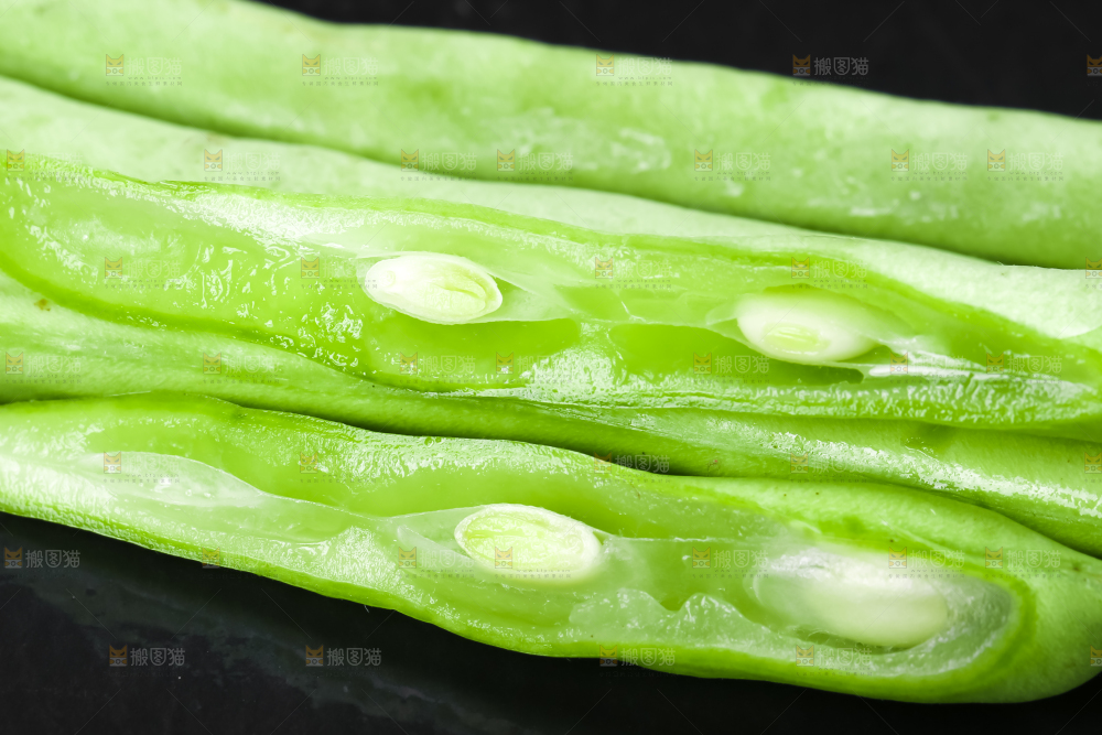 深底上切开的广西新鲜四季豆