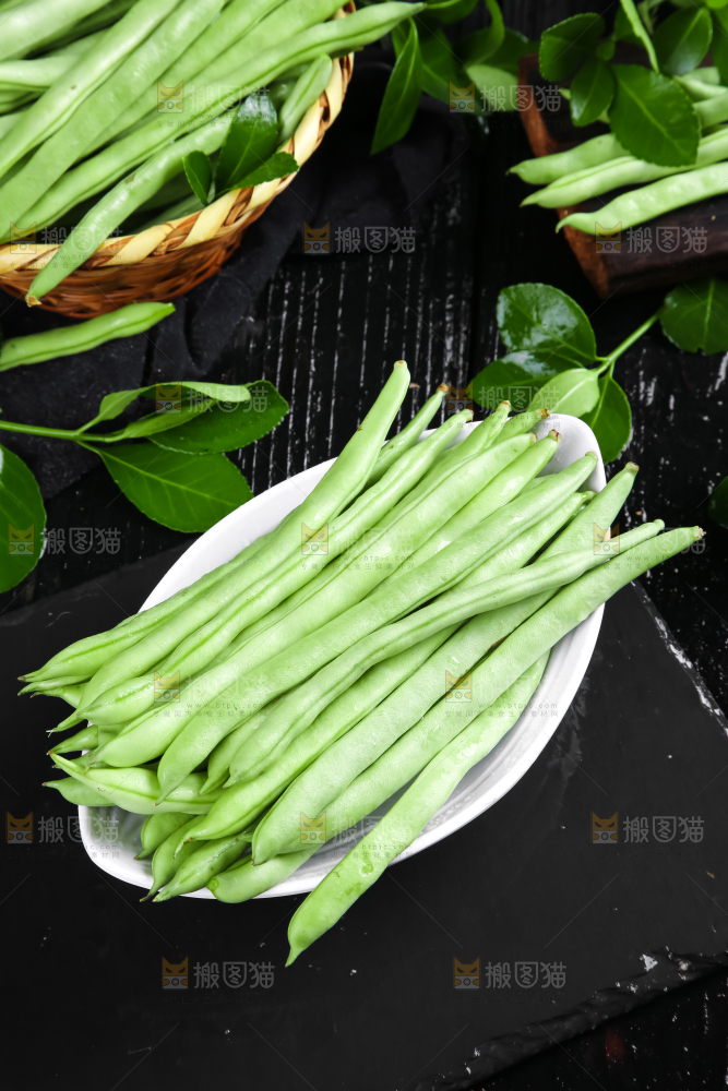 一盘陕西四季豆放在深底上