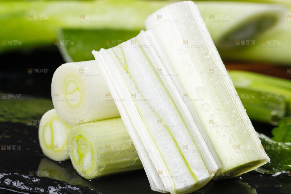 黑石板上的大葱