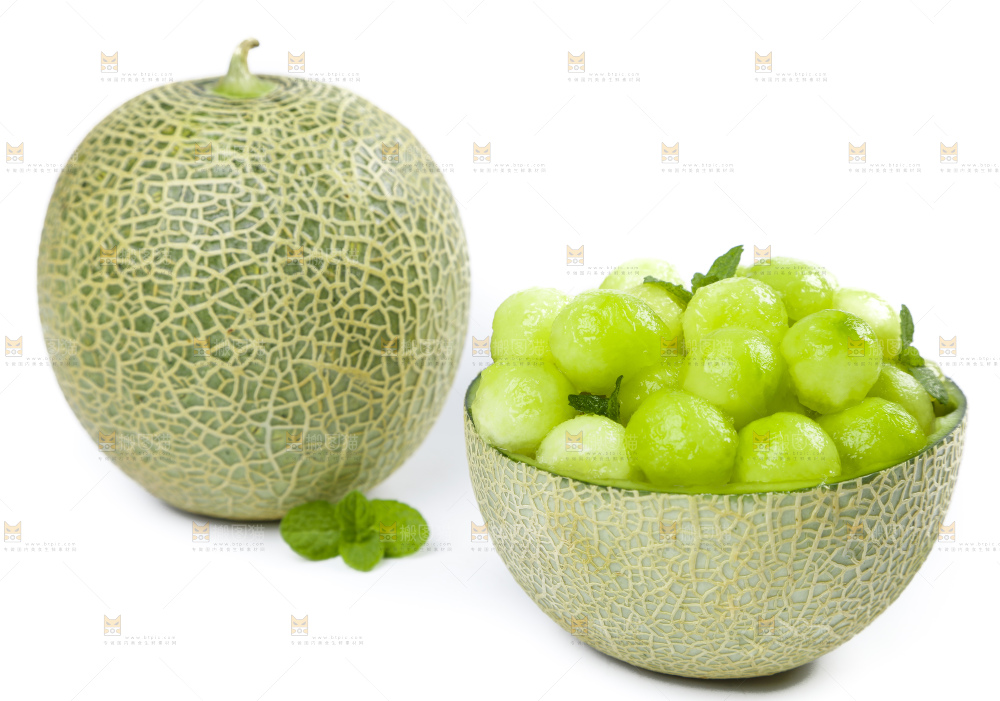 白底上放着山东玫珑蜜瓜果肉
