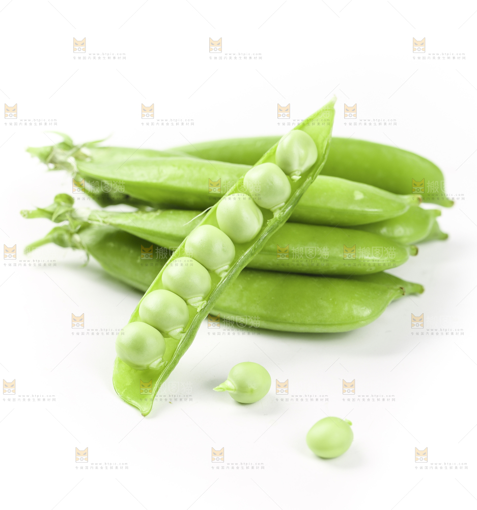 白底上放着一堆豌豆荚