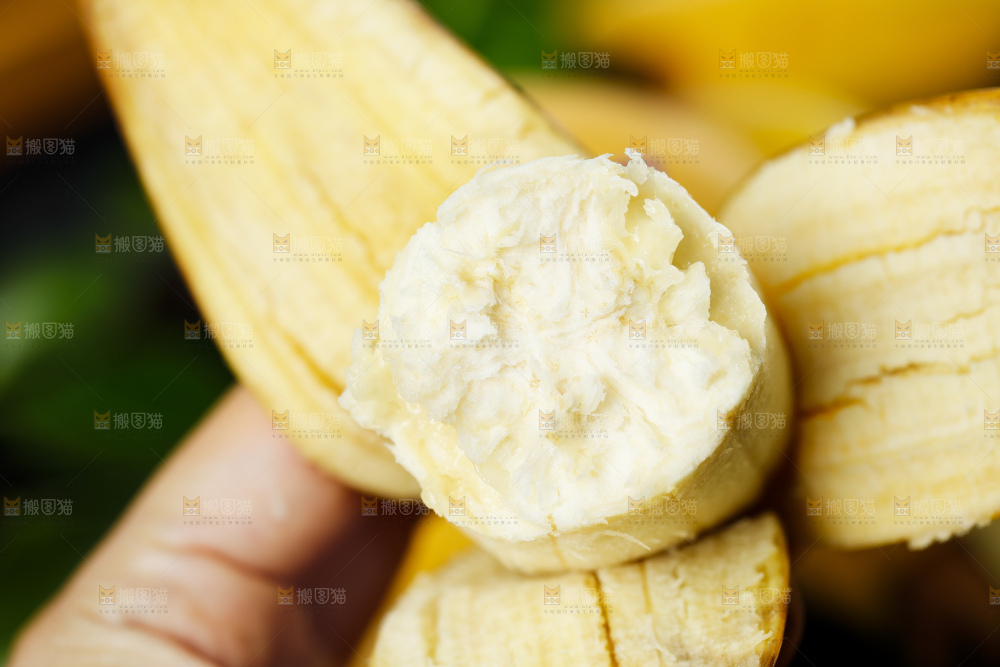 撕开皮的广西苹果蕉