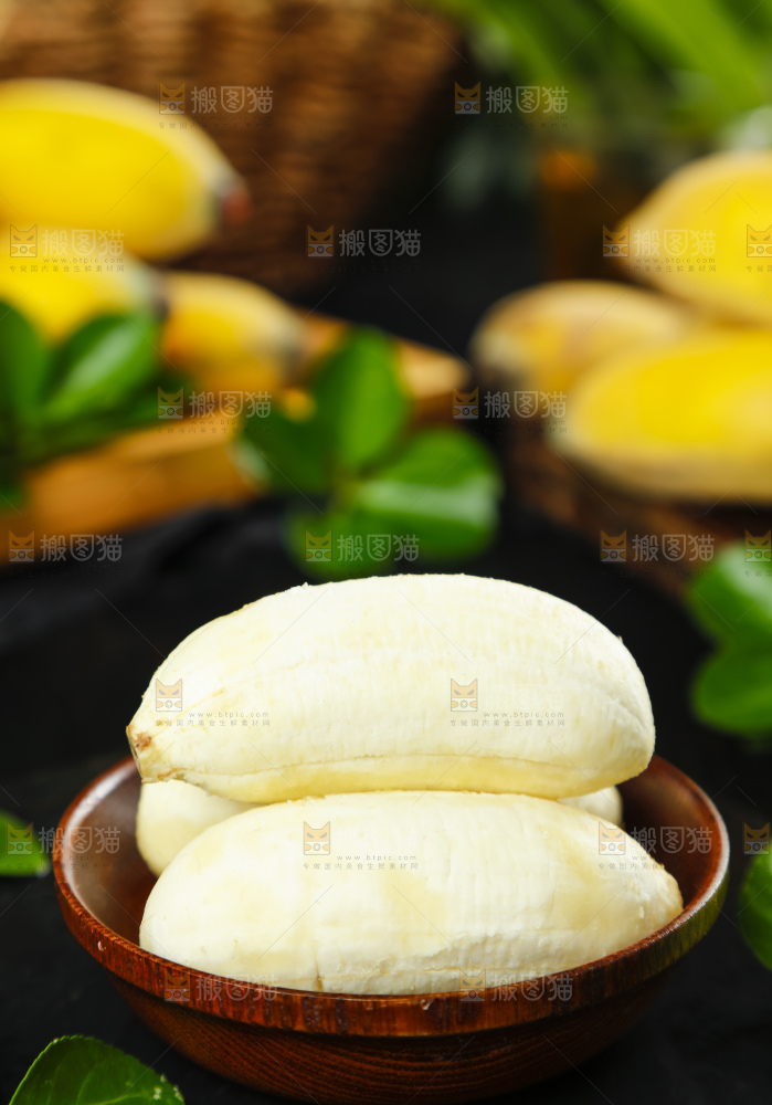 木碟里的苹果蕉果肉