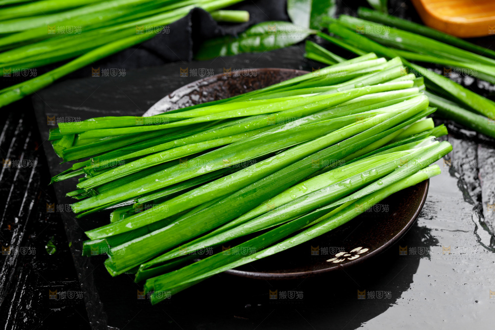 黑石板上的韭菜