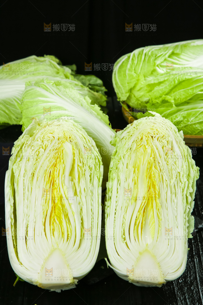 黑底上放着大白菜