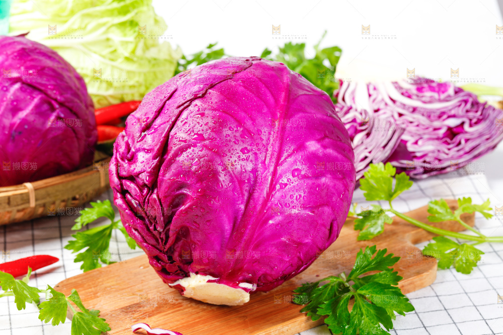 格子底上放着甘蓝