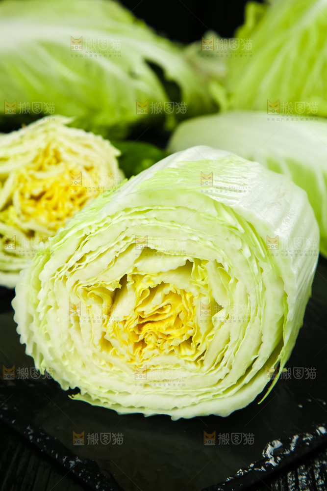 黑底上放着大白菜