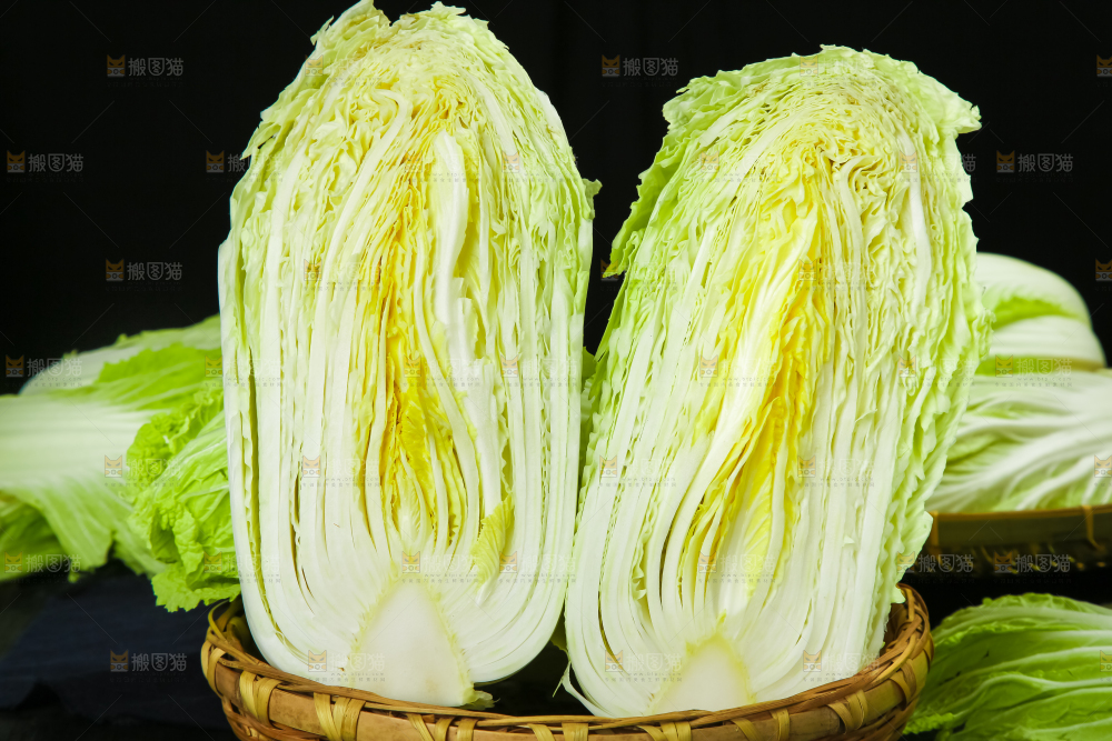 黑底上放着大白菜
