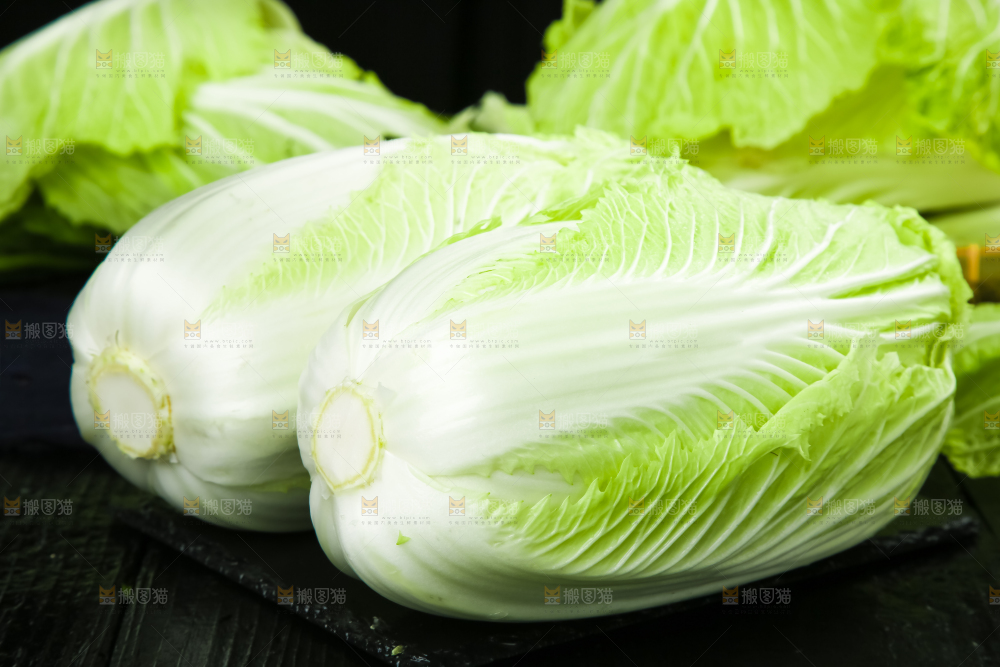 黑底上的有机大白菜