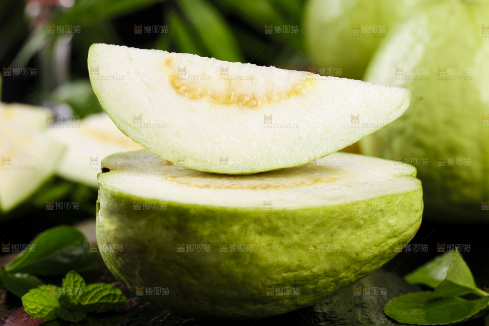 黑底上的广西白心芭乐