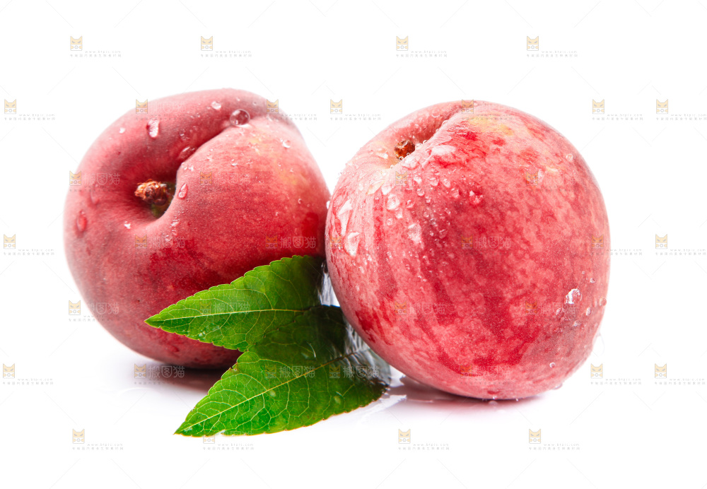白底上摆放在爆甜水蜜桃
