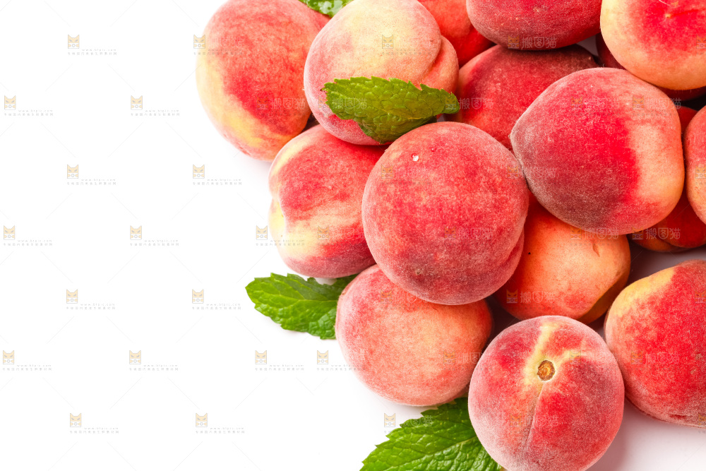 白底上摆放桃子